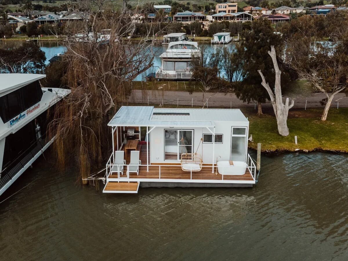 Sandpiper houseboat