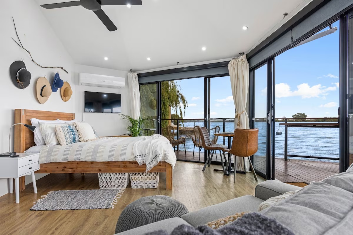 Hex'd deck and outdoor area