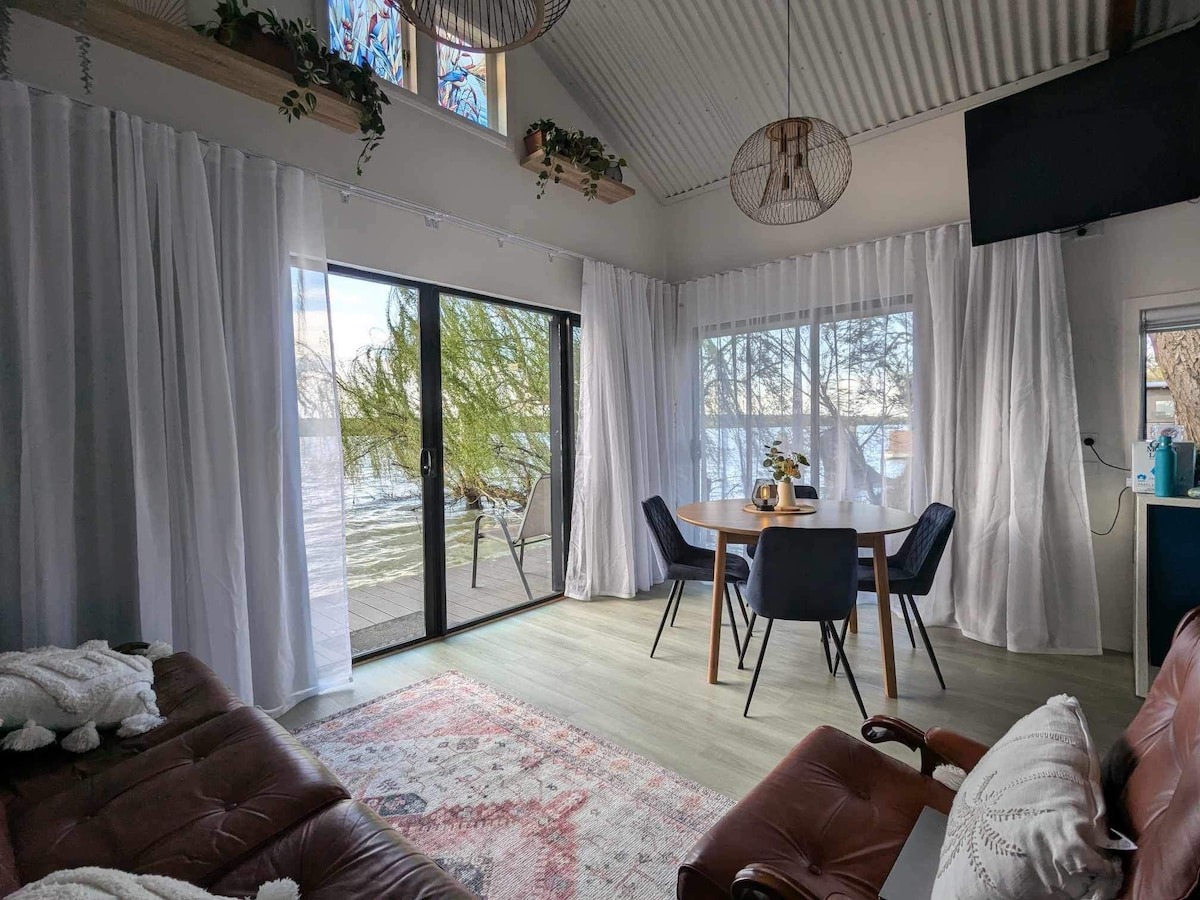 The Welcome Swallow - Image 2